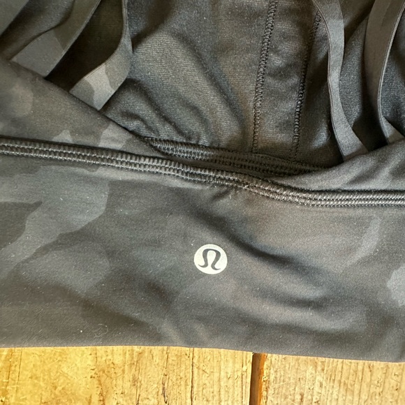 Lululemon Black and Gray Camo Sports Bra Size 8 - Picture 4 of 4